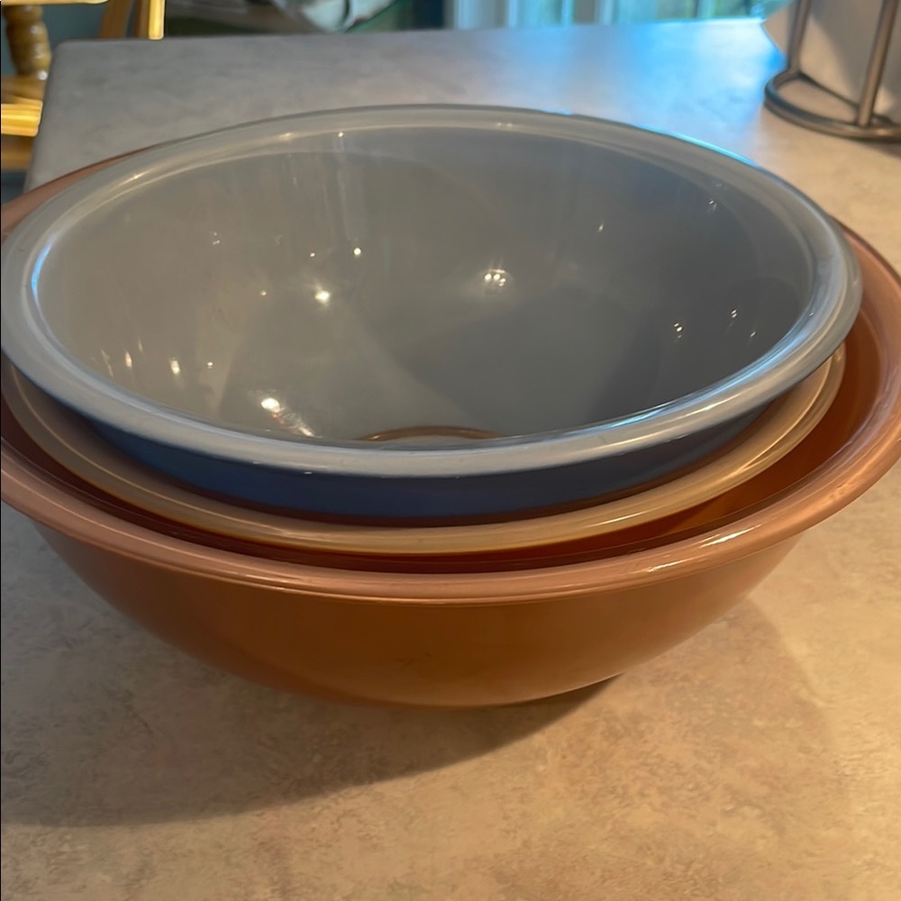 Vintage Pyrex Bowls - Picture 2 of 9
